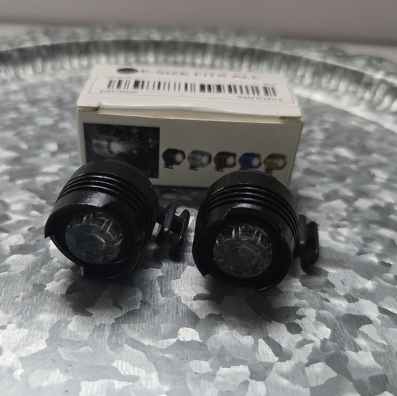 ⭐️40% Off⭐️ Croc Headlights in Black Metal (Set of 2) - Picture 4 of 6